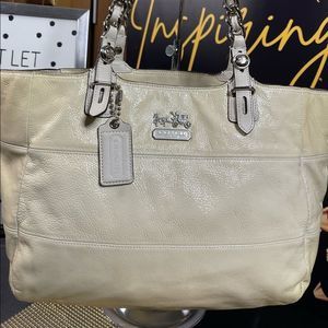 🔥👜🔥 Hi there Queen! My name is Ivory and I’m BRAND NEW…Never carried‼️